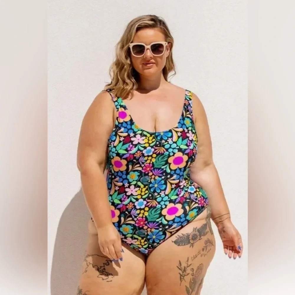 Infamous Swim x Kasey Rainbow Ginger One Piece Swimsuit Floral Black‎ Large